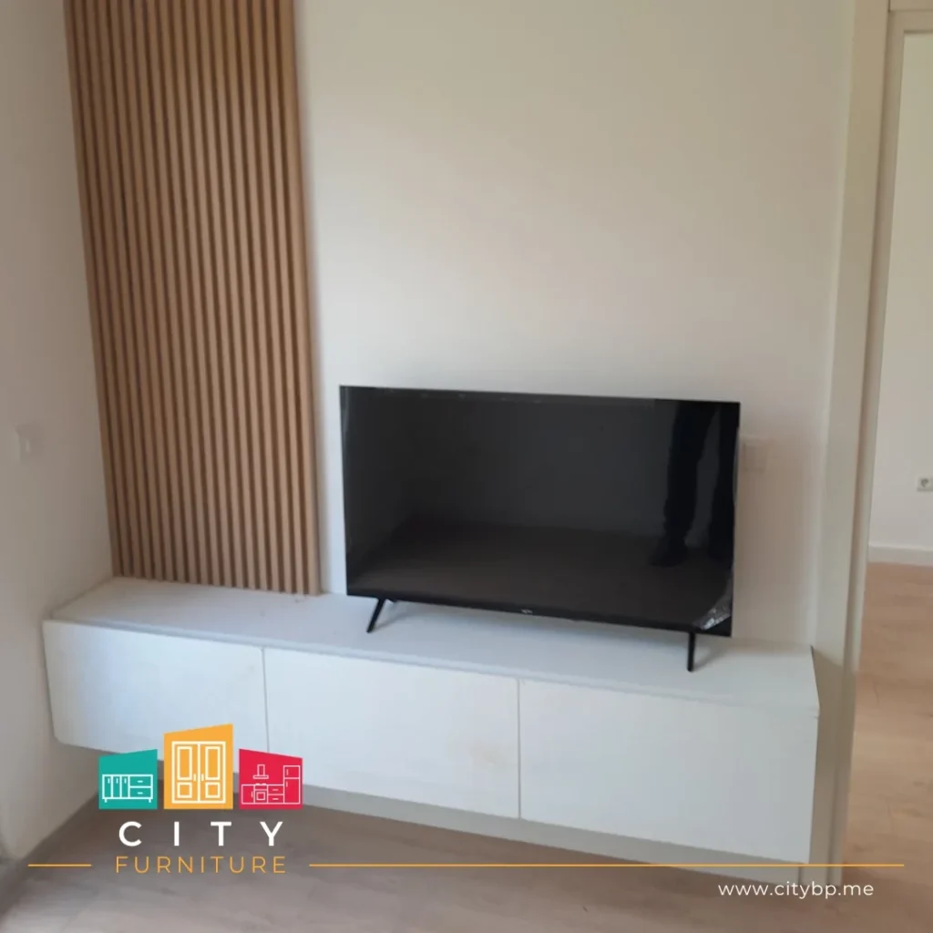 Bijela TV komoda sa letvicama
