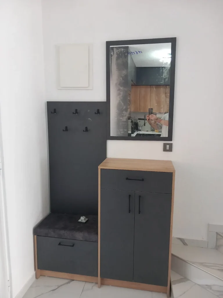 Klupa, cipelarnik i vješalica